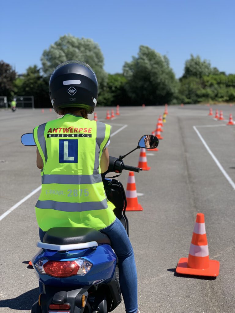 Rijbewijs Bromfiets AM - Antwerpse Rijschool