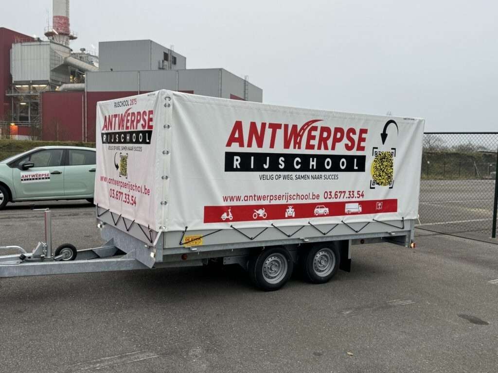 Rijbewijs BE Auto + Aanhangwagen (cat. B+E) 1 Aanhangwagen voor rijbewijs BE praktijkles bij Antwerpse Rijschool